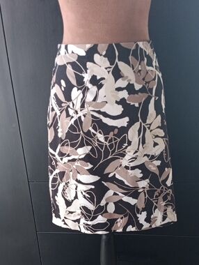 Geoffrey Beene Floral A-Line Skirt Black Beige White Knee Length Size 8